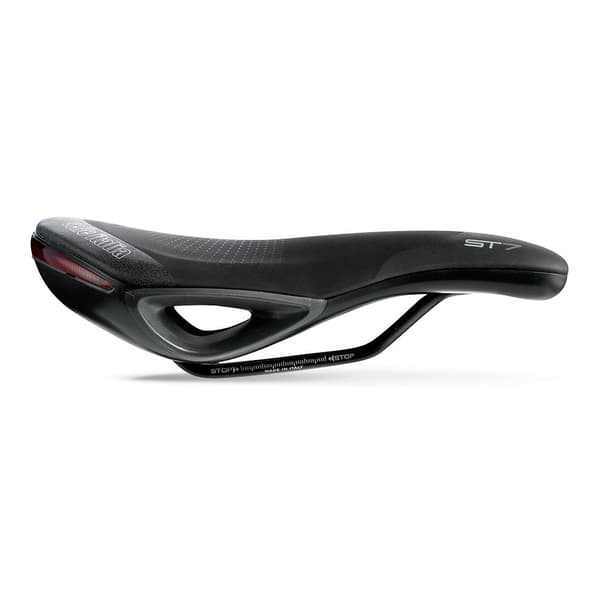 Selle Italia Satula St7 Superflow Musta 165 mm