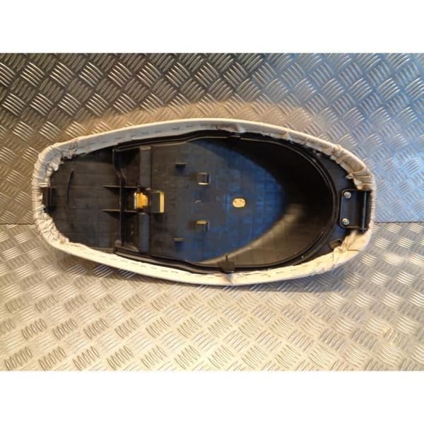 honda 50 x8r skotersadel- USED