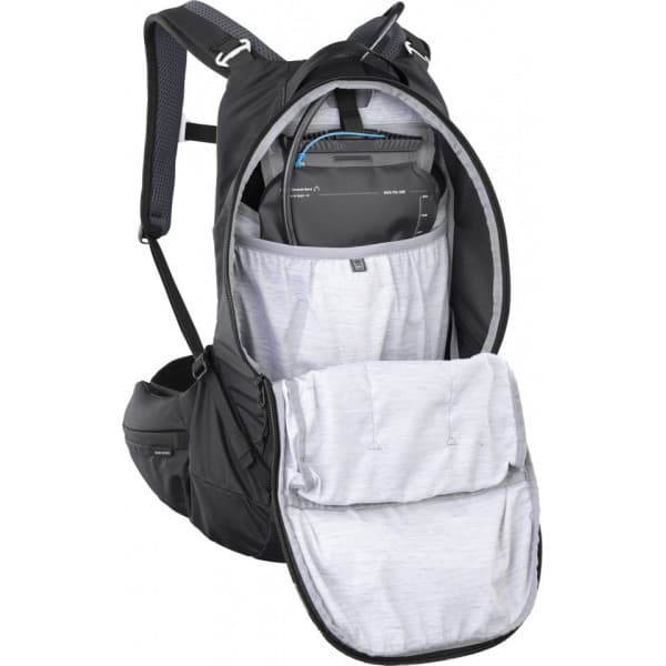 Evoc TRAIL PRO BLACKLINE 16 reppu, S/M