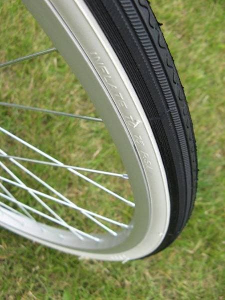 DURO-POLKUPYÖRÄNRENGAS 32-630 27x1 1/4 VALKOINEN SIVU