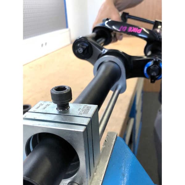 Unior Steerer Tube Saw Cutting Guide Musta