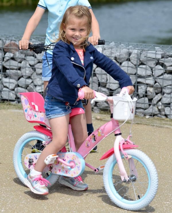 Disney Princess børnecykel - Piger - 12 tommer - Pink - To håndbremser - Med kurv foran og dukkesæde bagpå
