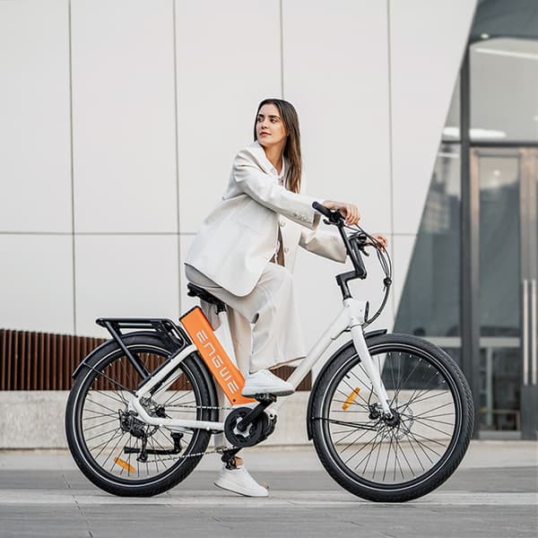 ENGWE P275 ST Voksen Step-Through El-cykel, 250W børsteløs mellemdrevsmotor, 27,5 x 2,4 egerdæk, 36V 19,2Ah batteri.