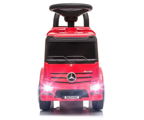 MERCEDES ANTOS Rött fordon