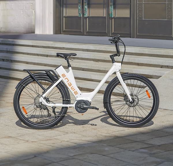 ENGWE P275 PRO/ST aikuisten sähköpyörä, jossa 250 W: n keskikäyttömoottori, 36V 19.2Ah akku, suurin kantama 260 km, 27.5 "x 2.4 renkaat, kaupunkipyörä