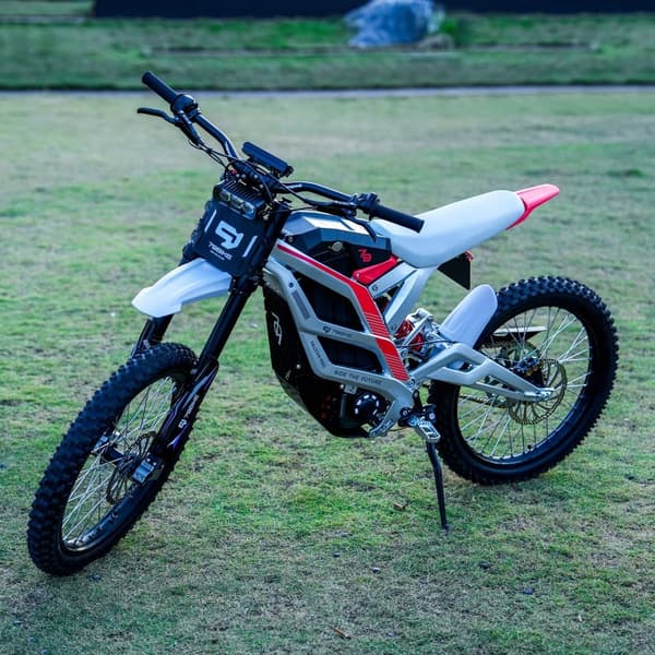 79BIKE FALCON PRO Elektrisk motocrosscykel til voksne, 10000W motor, maks. hastighed 90 km / t, 120 km rækkevidde, 72V 35AH batteri, fuld affjedring