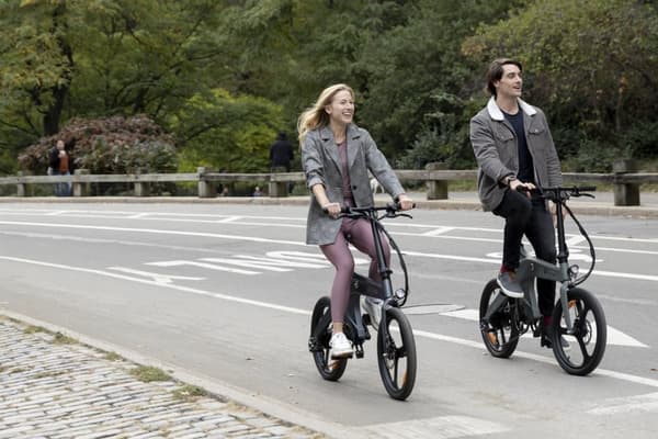 DYU T1 foldbar elcykel 20 tommer, 250W motor, 36V 10Ah batteri, maksimal hastighed 25 km / t, maksimal rækkevidde 60 km, dobbeltbremser for og bag
