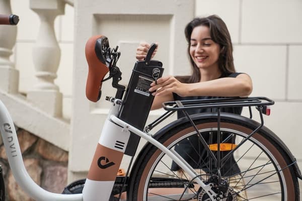DYU C6 Elcykel 350W Motor 26 Tums Däck 36V 12.5Ah Batteri 70KM Körsträcka Skivbroms Elcykel Lämplig för Vuxna och Tonåringar- svart