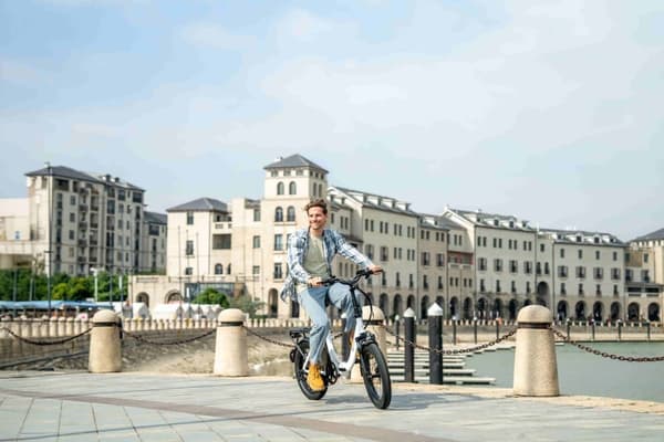 DYU C9 750W Hopfällbar Elscooter | 82 Mile Räckvidd, IP54 Vattentät - Högt Vridmoment Pendlar-E-Bike med Hydrauliska Bromsar