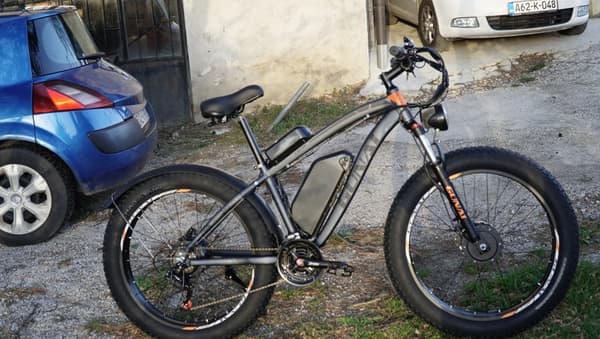 GUNAI GN88 elcykel 2*1000W motor, 22AH batteri, 100km räckvidd, 55km/h hastighet, 26*4.0 tums fatdäck, SHIMANO 21-växlad, hydraulisk oljebroms