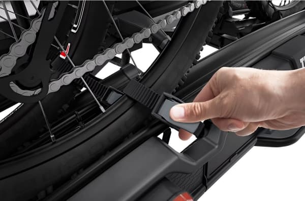 Thule VeloSpace XT -pyöräteline kolmelle pyörälle - musta versio