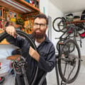 Miniatyrbild 5 av 6: Relaxdays Väggfäste för cykel, set om 2, hopfällbar, bär upp till 25 kg, vertikal väggmontering, gul
