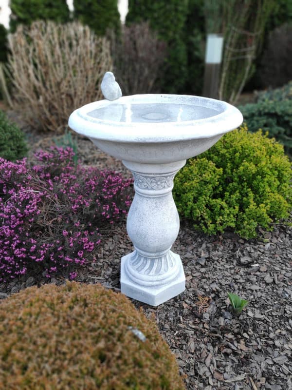 Klassiskt fågelbad på pelaren med djup tallrik, gjord av rekonstituerad sten 55cm