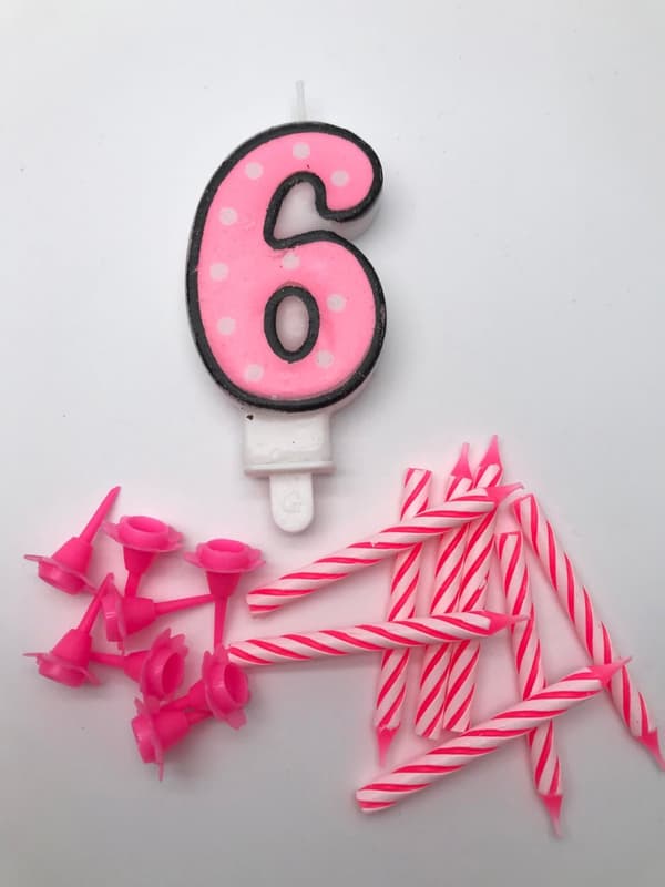 Gaggs nummer lys nr. 6, blå eller pink