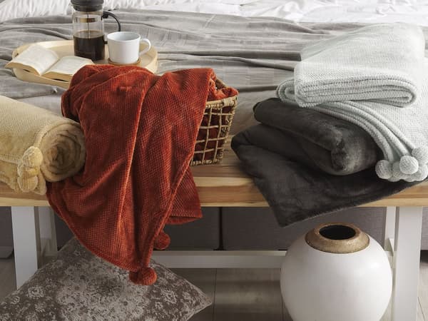 Plaid Grå Polyester 150 x 200 Blød Varm Fleecetæppe med Pom Poms Hyggetæppe til Sofa Hyggelig Filmaften Slumretæppe Design