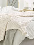 Miniatyrbild 5 av 7: Filt Beige Polyester 150 x 200 med Pom Poms Popcorntextur Mjuk Sängöverkast