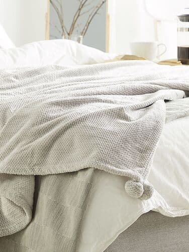 Plaid Lysegrå Polyester 200 x 220 Blød Varm Fleecetæppe med Pom Poms Hyggetæppe til Sofa Hyggelig Filmaften Sengetæppe Design Soveværelse