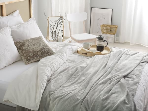 Plaid Lysegrå Polyester 200 x 220 Blød Varm Fleecetæppe med Pom Poms Hyggetæppe til Sofa Hyggelig Filmaften Sengetæppe Design Soveværelse