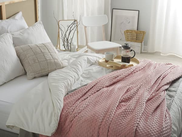 Filt Rosa Polyester 200 x 220 med Pom Poms Popcorntextur Mjuk Sängöverkast