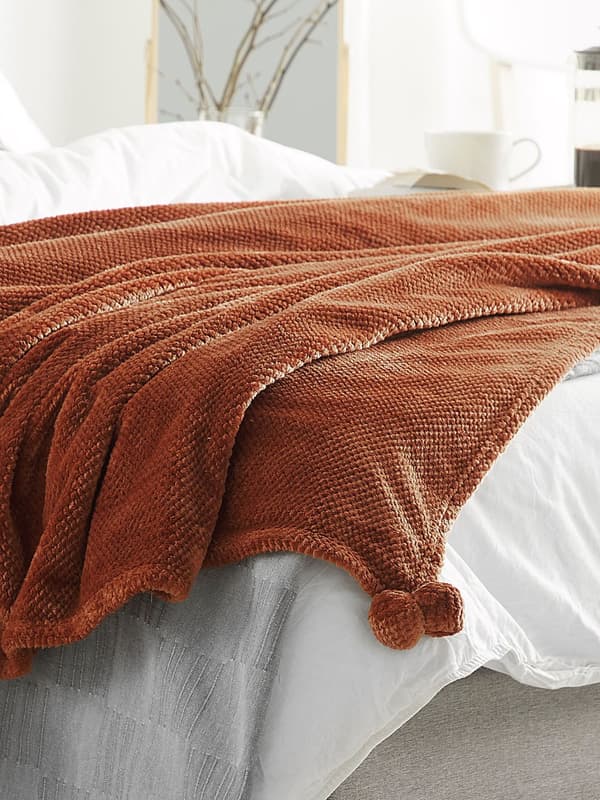 Filt Guldbrun Polyester 200 x 220 med Pom Poms Mjukt överdrag