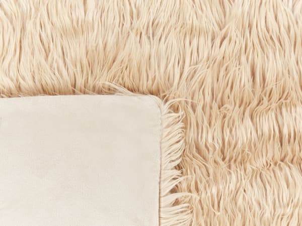 Sengetæppe Lysebrun Akryl Polyester 200 x 220 cm Dekorativ Fluffet Plaid i Imiteret Pels til Stue Sofa eller Soveværelse Indretning Tilbehør