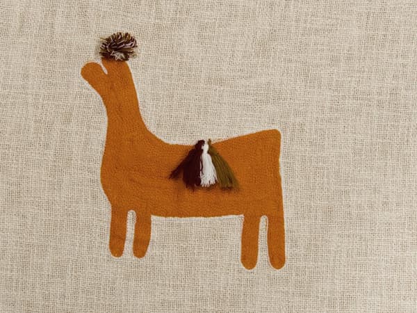 Tæppe Beige og orange bomuld 130 x 180 cm Håndlavet broderi Sengetæppe hyggelig Lama Mønster med kvaster orientalsk dekor