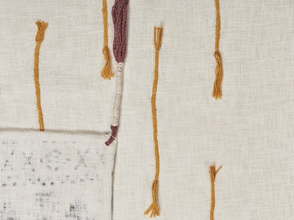Huopa monivärinen 130 x 180 cm puuvilla tupsut viltti konepestävä boho retro