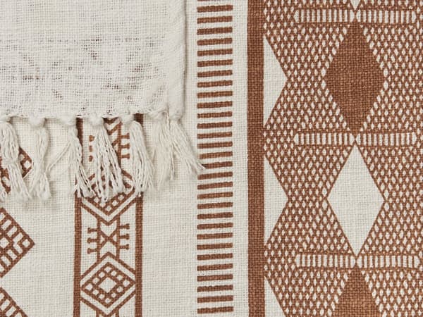Huopa beige ruskea 130 x 180 cm puuvilla abstrakti Kelim-kuvio boho käsintehty viltti