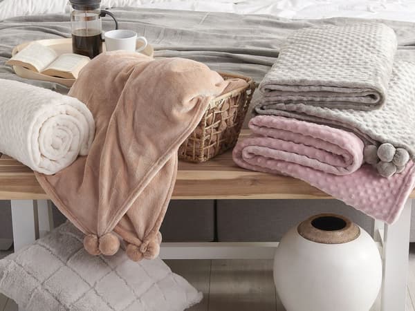 Rosa pledd 200 x 220 med Pom Poms i popcornstruktur Mykt overtrekksteppe