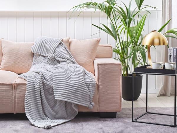 Teppe Lysegrå Polyester 150 x 200 cm Ribbet struktur med pom-poms Pledd Sengetøy