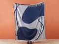 Miniatyrbilde 4 av 7: Pledd Blå Hvit Akryl Polyester 130 x 170 cm Abstrakt mønster Frynser Moderne Dekorasjon Tekstil Stue Soverom Sengeteppe