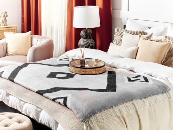 Plaid Sort Grå Akryl og Polyester 130 x 170 Dekorativ Blød Slumretæppe med Frynser Kvaster til Sofaen Sengen Tilbehør Sengetæppe Indendørs
