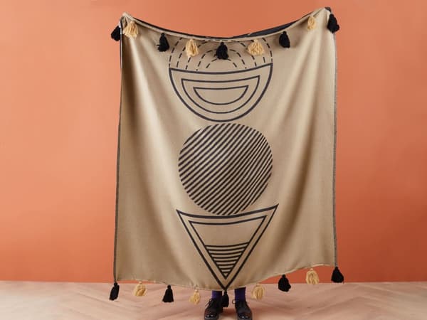 Filt Beige och Svart Akryl och Polyester 130 x 170 cm Sängöverkast Abstrakt Mönster Fransar Sovrum Vardagsrum