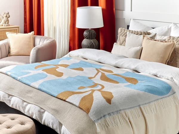 Viltti beige/sininen polyesterin ja akryylin sekoitus 130 x 170 cm abstrakti kuvio