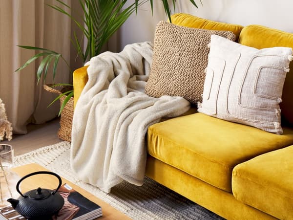 Tæppe Beige Imiteret Pels 125 x 150 cm Bamse Blødt Fluffy Dekorativt Pyntebetræk Tilbehør til Hjemmet