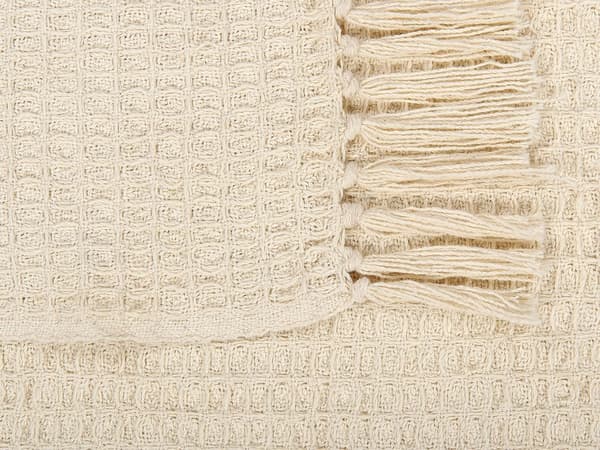 Viltti beige puuvilla 125 x 150 cm vohvelikuviolla ja hapsuilla boho-tyyli