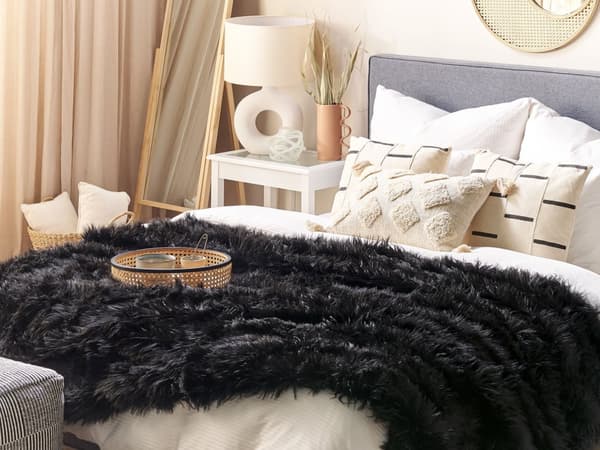 Sengetæppe Sort Akryl Polyester 200 x 220 cm Dekorativ Fluffet Plaid i Imiteret Pels til Stue Sofa eller Soveværelse Indretning Tilbehør