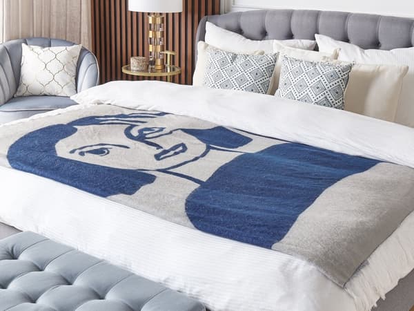 Pläd Beige och Blå Polyester och Akrylblandning 130 x 170 cm Dekorativ Filt Kvinna Kvinnomotiv