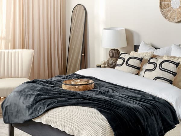 Fleecetæppe Sort Polyester 200 x 220 cm Blød Hyggetæppe til Sofaen Plaid til Seng Dekoration Moderne Tilbehør Varm Tæppe