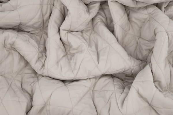 Nilla överkast 180x260cm beige.