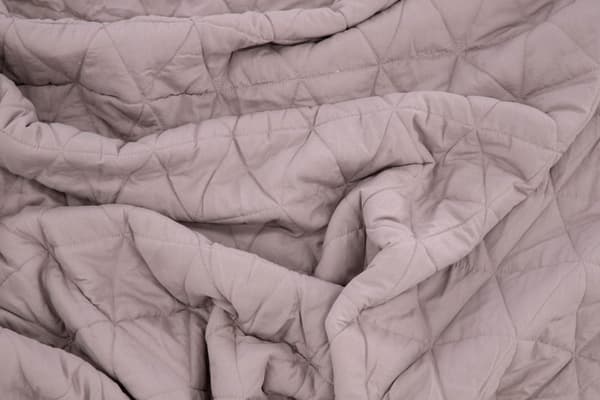 Nilla sengetæppe 260x260cm rosa.