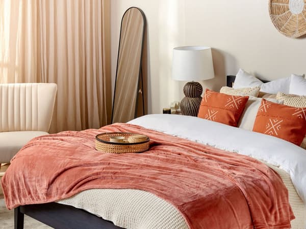 Fleecetæppe Rød Polyester 200 x 220 cm Blød Hyggetæppe til Sofaen Plaid til Seng Dekoration Moderne Tilbehør Varm Tæppe