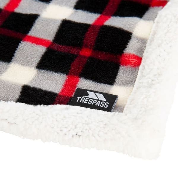 Trespass Vallon Sherpa Blanket