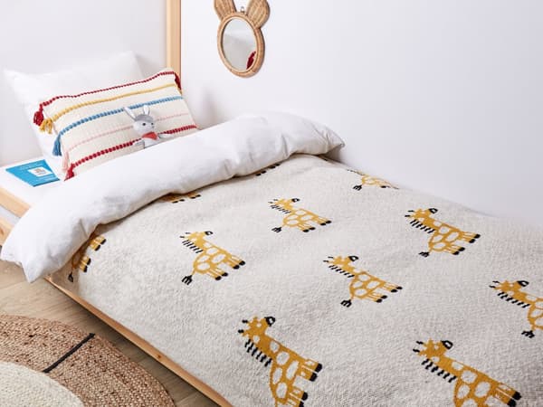 Torkkupeitto beige 130 x 170 cm puuvilla kirahvikuvio konepestävä lasten moderni