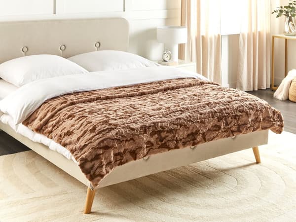 Sengetæppe brun kunstig pels 150 x 220 cm fluffy rektangulær tæppe moderne traditionel stil