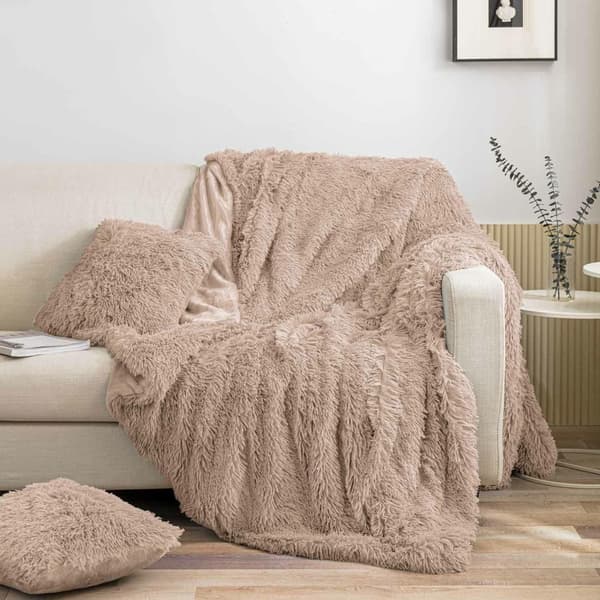 Tæppe sengetæppe 200x220 Fleecy fluffy mandelpels på sengen