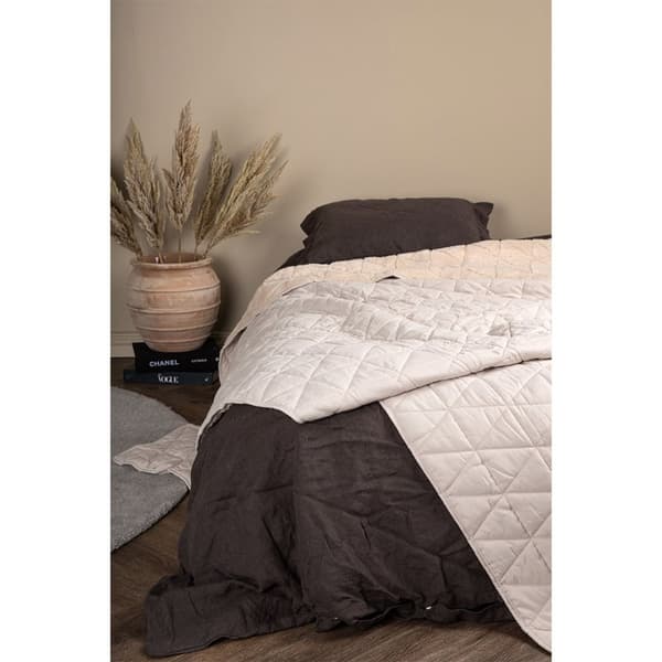 Nilla sengetæppe 260x260cm beige.