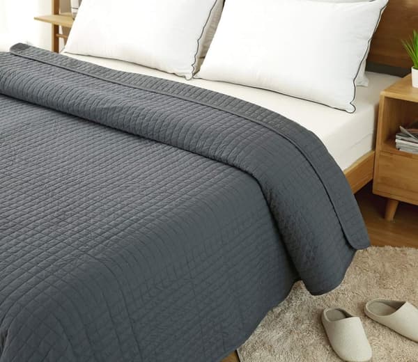 Rootz Vendbart Sengetæppe - Sofatæppe - Polyester - Åndbar - Alsidig - Mørkegrå - 360 g/m² - 1 cm Kant - 150 cm x 200 cm