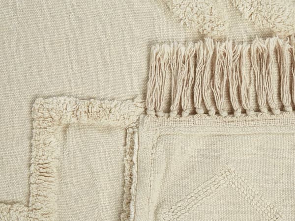 Tæppe beige bomuld 220 x 240 cm stort sengetæppe med kvaster mønstret boho-stil