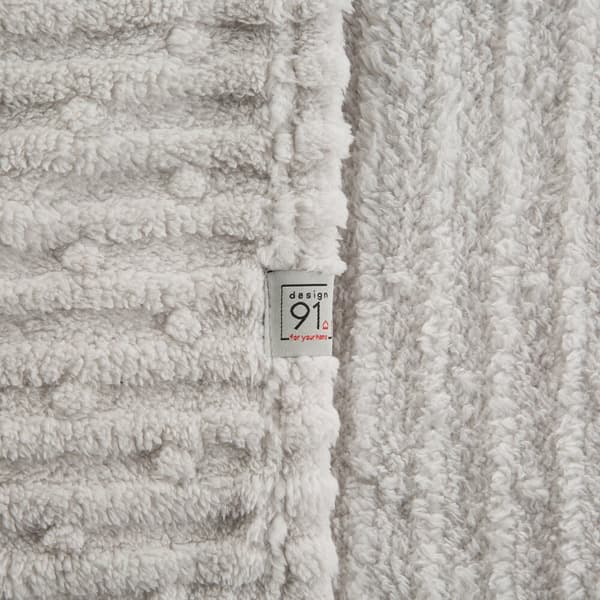 Tæppekast FISA 130x170 Design91 sølv jacquardvævning med striber og bobler